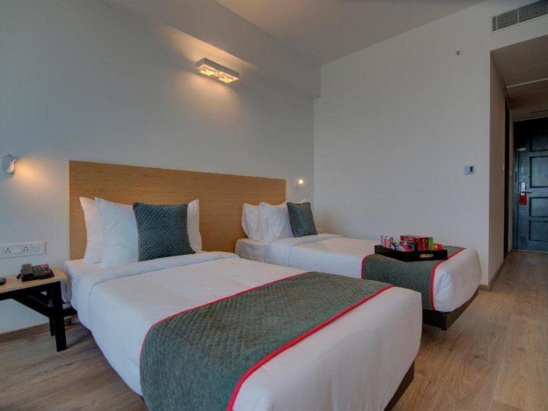 Townhouse Sector 49 Near Logix City Centre 노이다 외부 사진