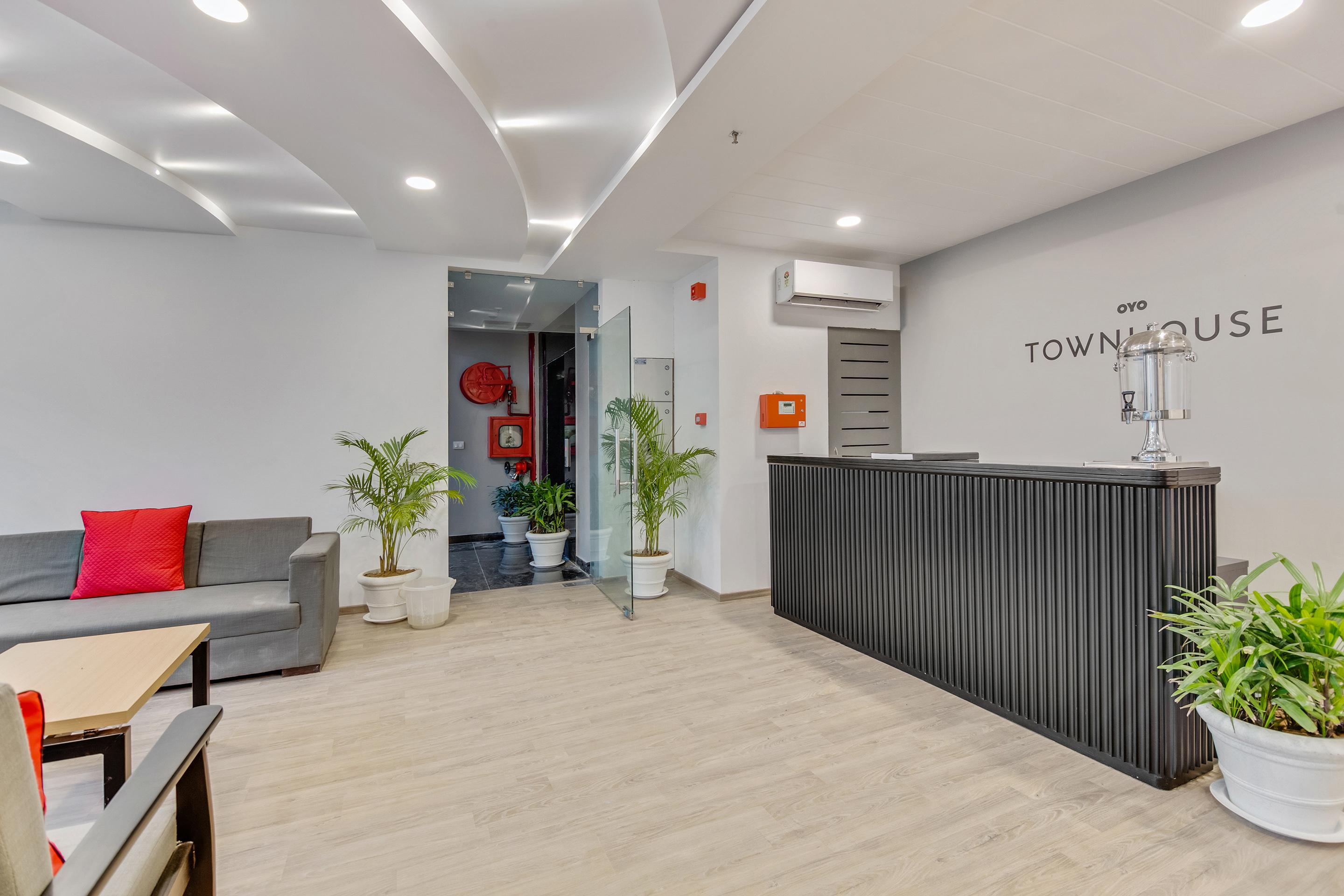 Townhouse Sector 49 Near Logix City Centre 노이다 외부 사진