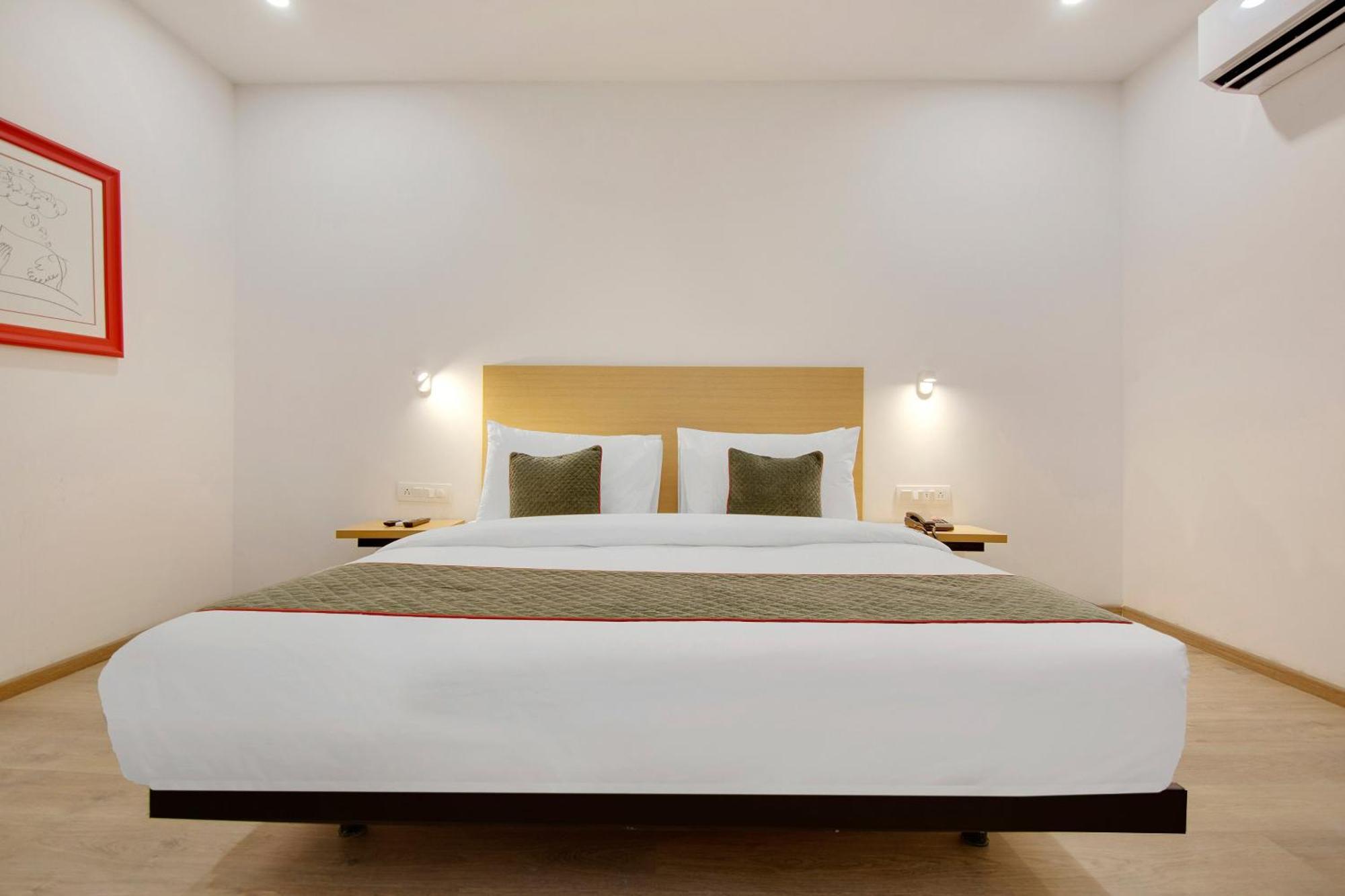 Townhouse Sector 49 Near Logix City Centre 노이다 외부 사진