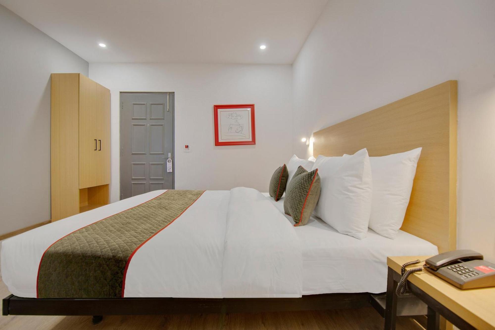 Townhouse Sector 49 Near Logix City Centre 노이다 외부 사진