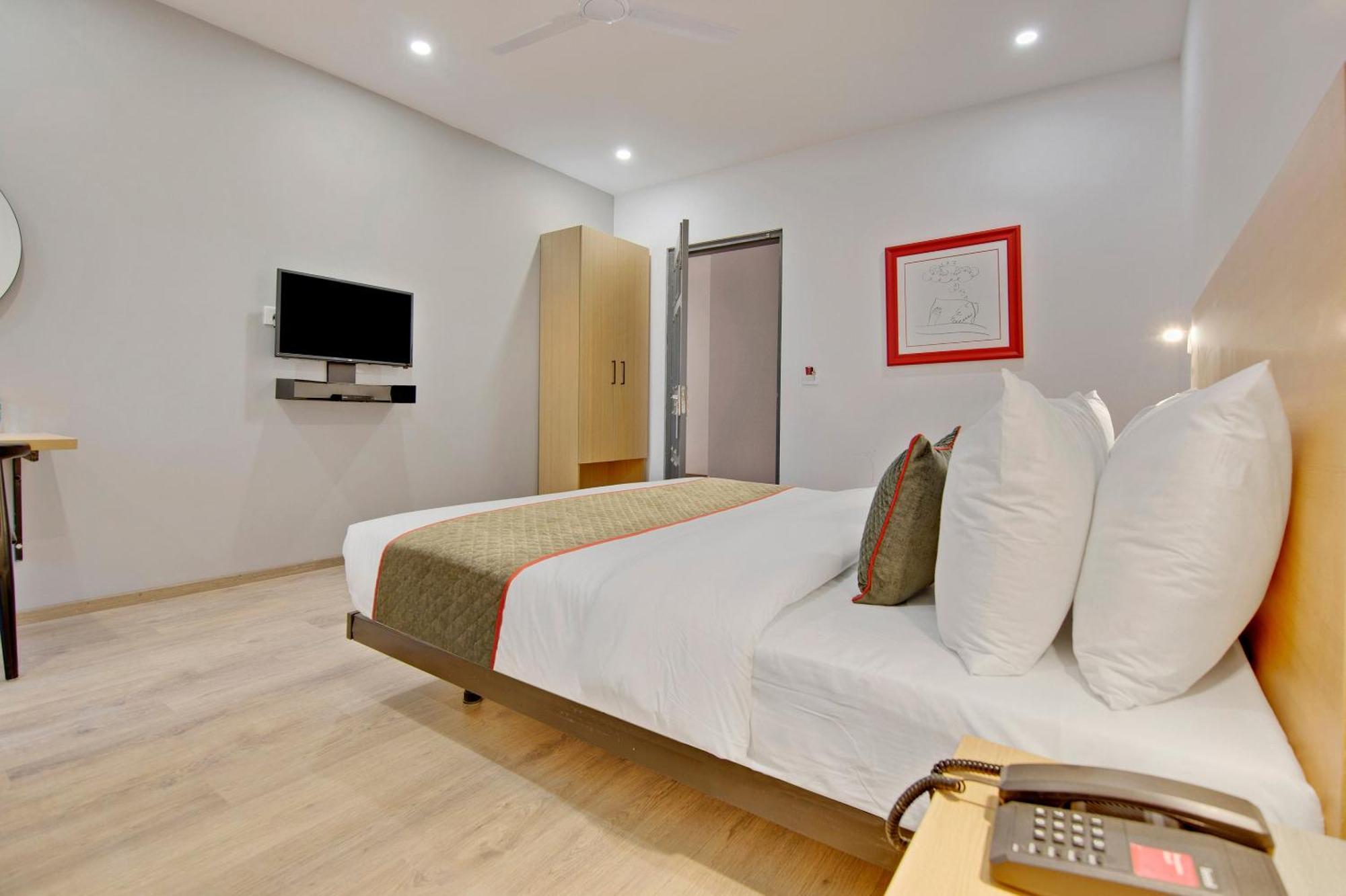 Townhouse Sector 49 Near Logix City Centre 노이다 외부 사진