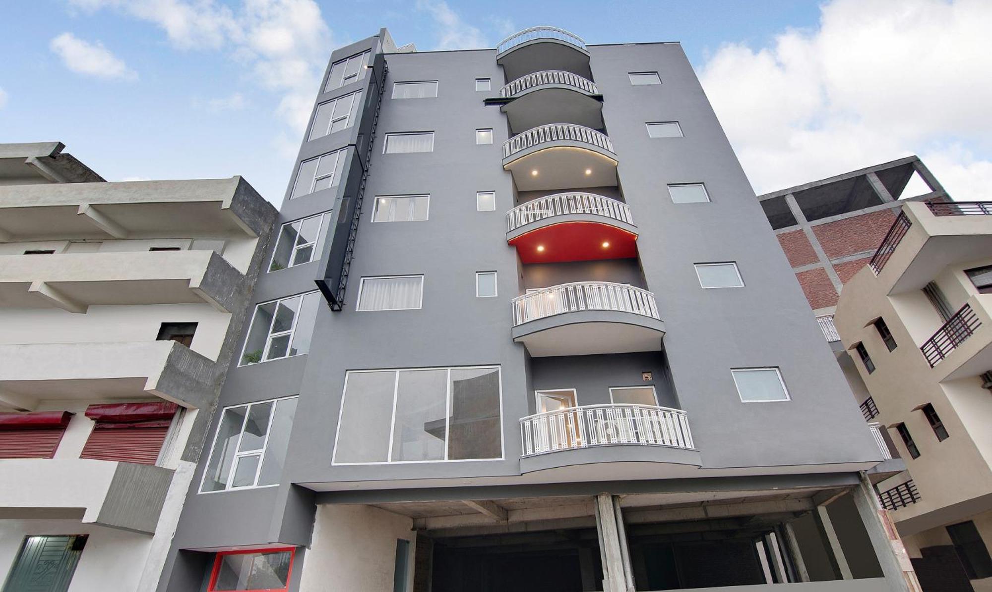 Townhouse Sector 49 Near Logix City Centre 노이다 외부 사진