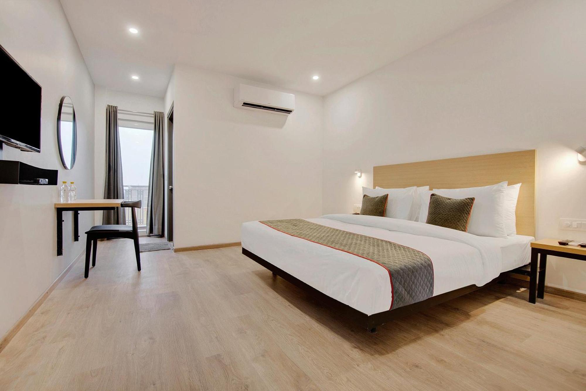 Townhouse Sector 49 Near Logix City Centre 노이다 외부 사진